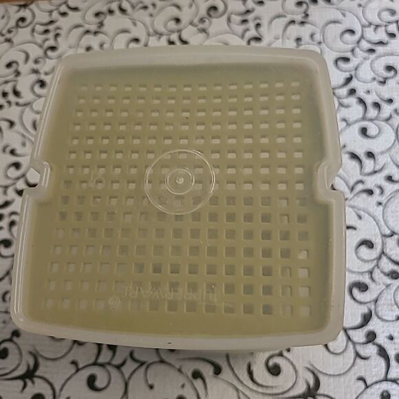 Tupperware Pickle Keeper - Picture 3 of 6